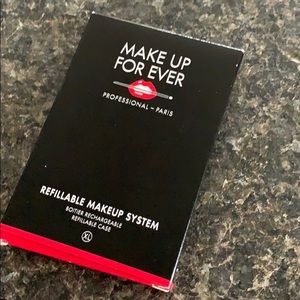 Empty Eyeshadow palette